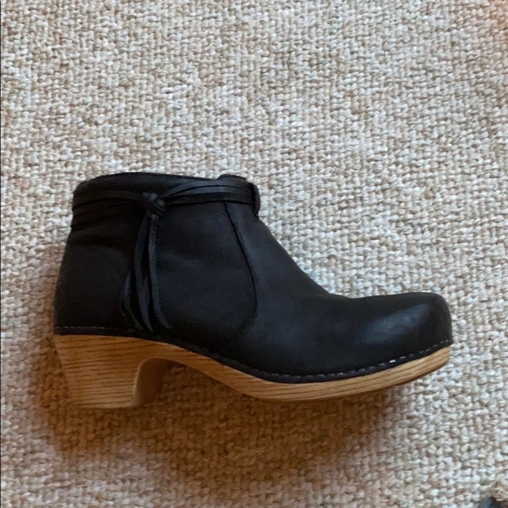 Lightly worn Dansko Black Bootie Clogs w Tassel 39